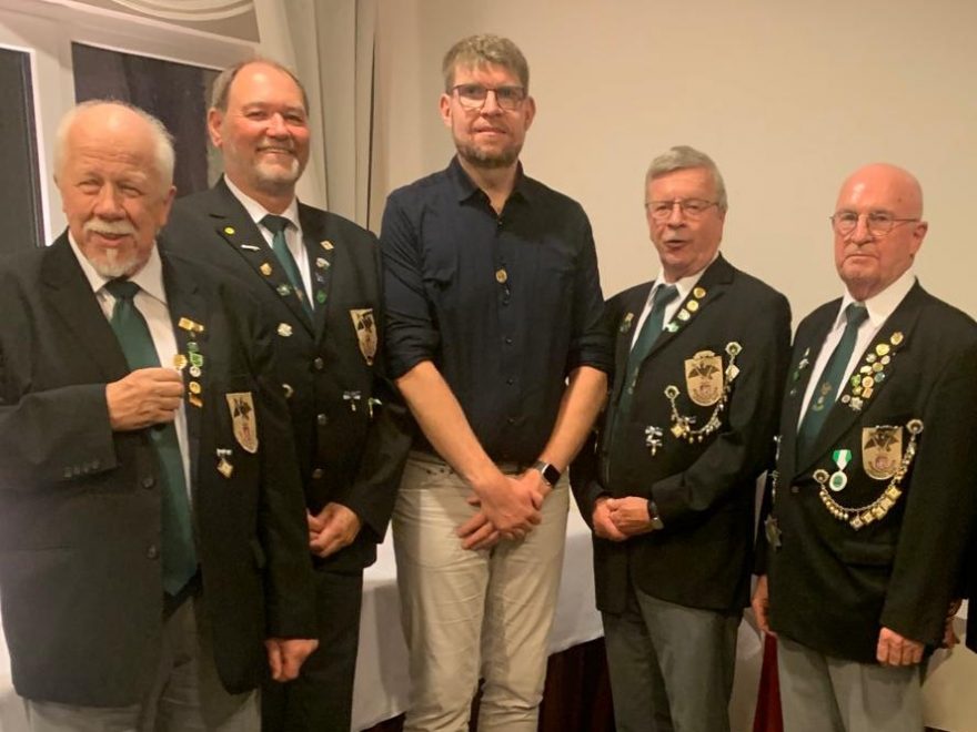Von links: Klaus Reiher 25 J., Michael Kipp 1. Vorsitzender, Daniel Dowidat 25 J., Heiner Schwietert Verdienstorden, Manfred Stöppel 50 Jahre