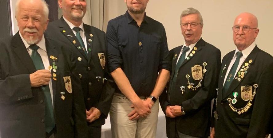 Von links: Klaus Reiher 25 J., Michael Kipp 1. Vorsitzender, Daniel Dowidat 25 J., Heiner Schwietert Verdienstorden, Manfred Stöppel 50 Jahre